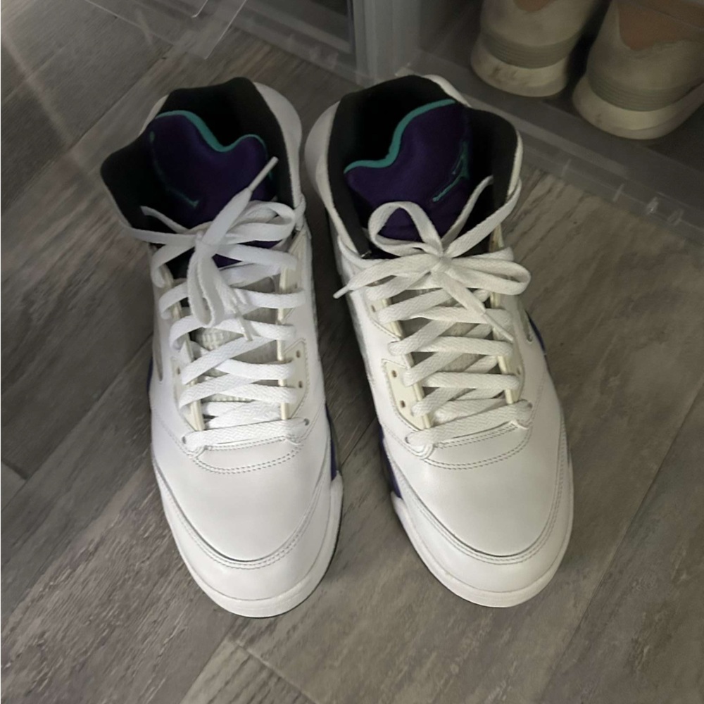 Grape 5’s size 10 replacement box lost locks.